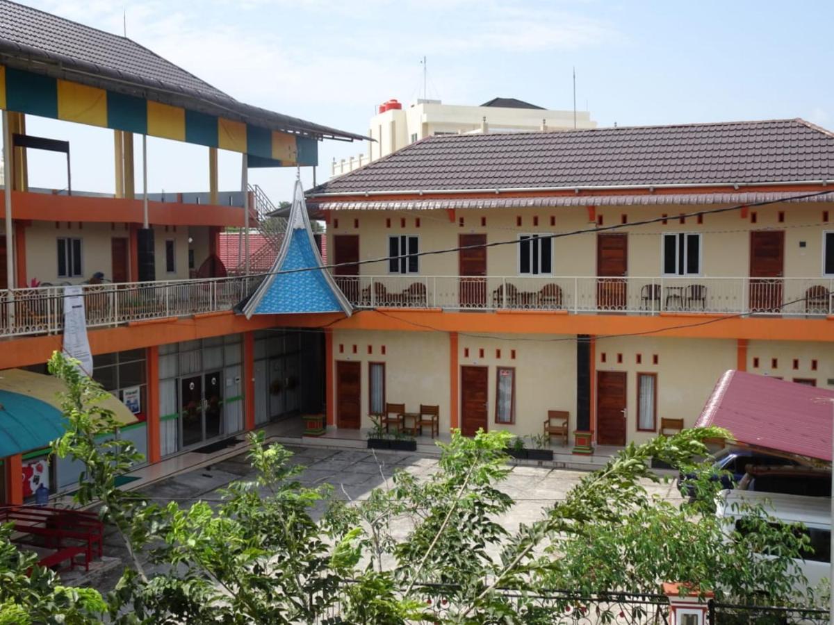 Penginapan Intan Bandara 파당 외부 사진