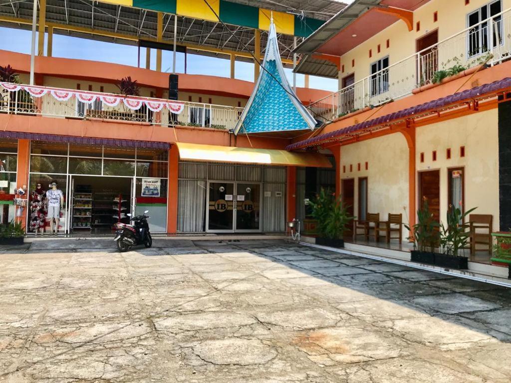 Penginapan Intan Bandara 파당 외부 사진